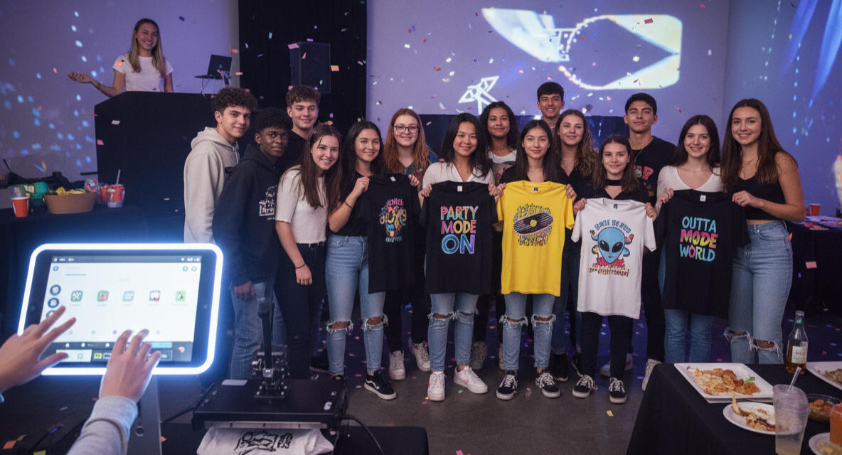 Kid&#39;s parties and celebrations Make your child’s celebration as unique as they are! With Customizashion, every guest becomes a designer. Kids can create their own custom apparel.